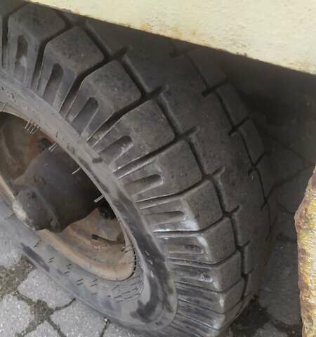 Желтый Львовский погрузчик 40814, объемом двигателя 3.48 л и пробегом 100 тыс. км за 3150 $, фото 6 на Automoto.ua