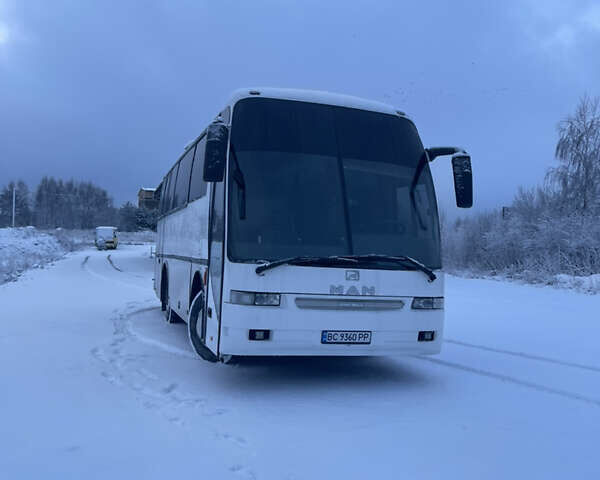 Белый МАН 11.220, объемом двигателя 6.9 л и пробегом 617 тыс. км за 15300 $, фото 1 на Automoto.ua
