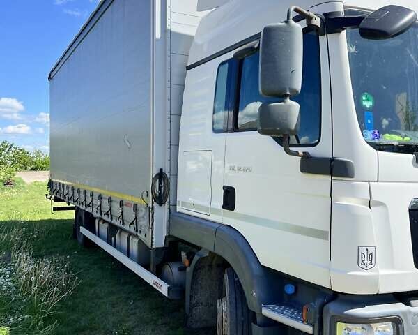 Белый МАН 12.220, объемом двигателя 4.6 л и пробегом 729 тыс. км за 26000 $, фото 1 на Automoto.ua