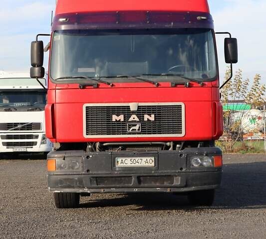 Красный МАН 26.403, объемом двигателя 12 л и пробегом 437 тыс. км за 15500 $, фото 1 на Automoto.ua