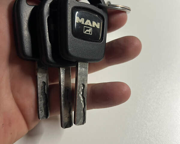 Белый МАН 26.410, объемом двигателя 11.97 л и пробегом 700 тыс. км за 11000 $, фото 3 на Automoto.ua