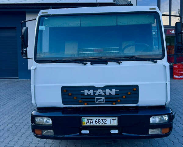 Белый МАН 8.180, объемом двигателя 4.6 л и пробегом 372 тыс. км за 14800 $, фото 1 на Automoto.ua