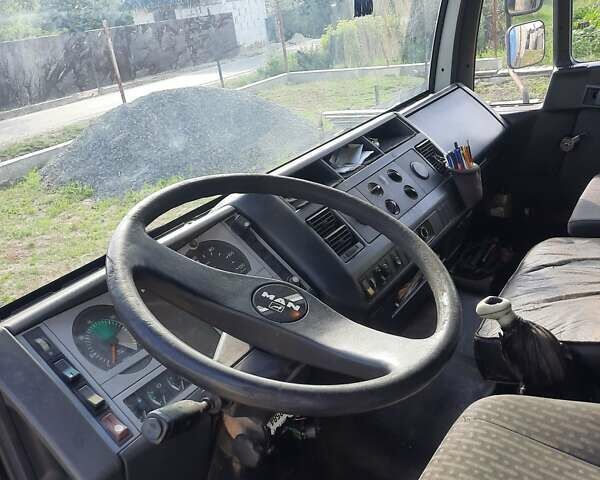 Синий МАН Л 2000, объемом двигателя 6.9 л и пробегом 650 тыс. км за 8000 $, фото 5 на Automoto.ua