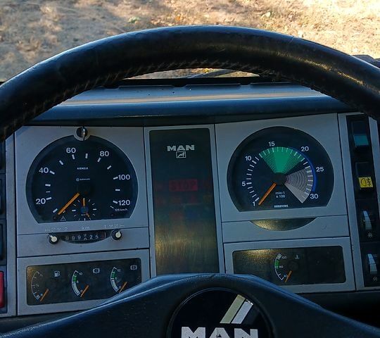 Желтый МАН Л, объемом двигателя 4.6 л и пробегом 699 тыс. км за 12500 $, фото 2 на Automoto.ua