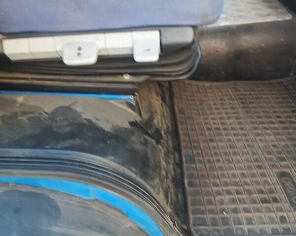 Синий МАН ЛЕ 12.220, объемом двигателя 6.87 л и пробегом 400 тыс. км за 16000 $, фото 4 на Automoto.ua