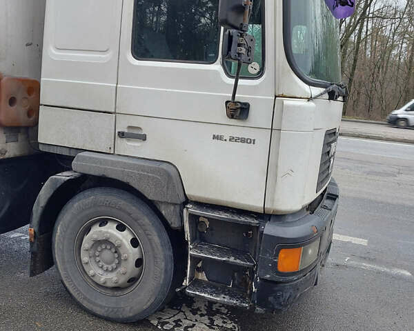 Белый МАН МЕ 220, объемом двигателя 7 л и пробегом 900 тыс. км за 11000 $, фото 2 на Automoto.ua