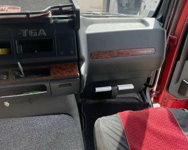 Красный МАН ТГА, объемом двигателя 10.52 л и пробегом 1000 тыс. км за 7500 $, фото 5 на Automoto.ua