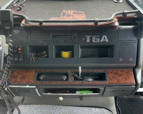 Красный МАН ТГА, объемом двигателя 10.52 л и пробегом 1000 тыс. км за 7500 $, фото 4 на Automoto.ua