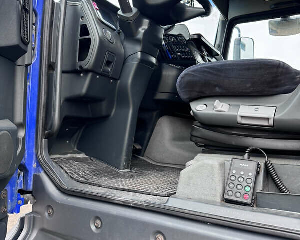 Синий МАН ТГА, объемом двигателя 10.5 л и пробегом 929 тыс. км за 17600 $, фото 3 на Automoto.ua
