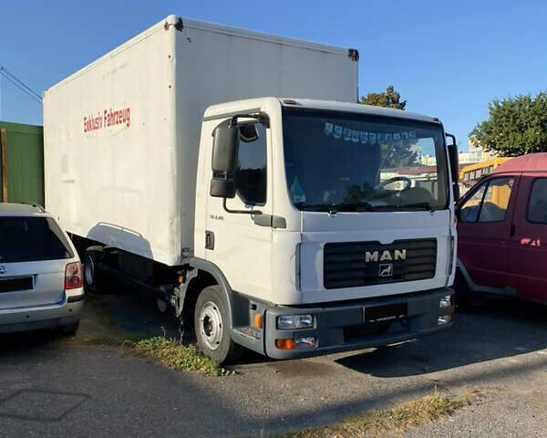 Белый МАН ТГЛ, объемом двигателя 4.58 л и пробегом 530 тыс. км за 15900 $, фото 1 на Automoto.ua