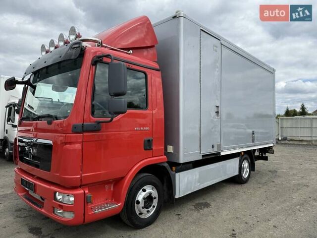 Красный МАН ТГЛ, объемом двигателя 4.6 л и пробегом 219 тыс. км за 25900 $, фото 1 на Automoto.ua