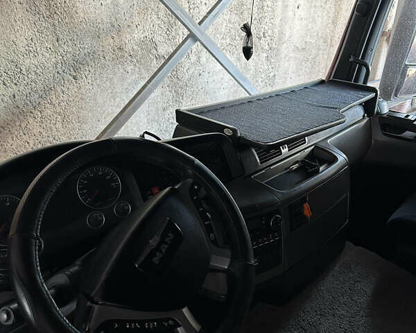 Красный МАН ТГС, объемом двигателя 10.5 л и пробегом 398 тыс. км за 12500 $, фото 2 на Automoto.ua