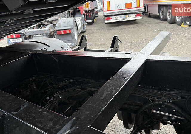 Красный МАН ТГС, объемом двигателя 10.52 л и пробегом 568 тыс. км за 29999 $, фото 15 на Automoto.ua