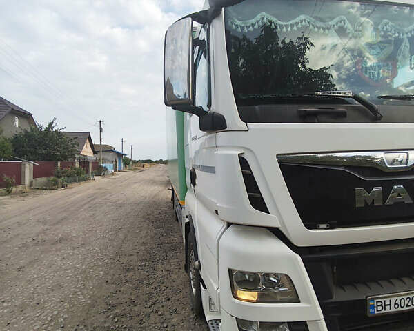 Белый МАН ТГКС, объемом двигателя 12.4 л и пробегом 930 тыс. км за 50000 $, фото 3 на Automoto.ua