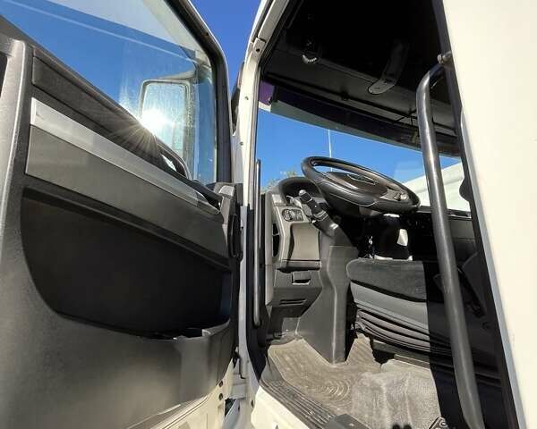 Белый МАН ТГКС, объемом двигателя 12.42 л и пробегом 990 тыс. км за 16000 $, фото 5 на Automoto.ua