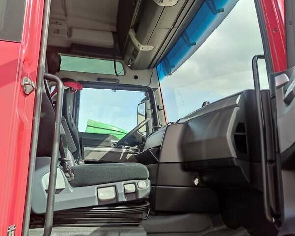 Красный МАН ТГКС, объемом двигателя 12.5 л и пробегом 581 тыс. км за 27800 $, фото 2 на Automoto.ua