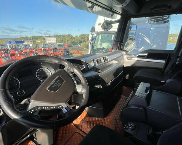 Красный МАН ТГКС, объемом двигателя 10.52 л и пробегом 600 тыс. км за 17100 $, фото 6 на Automoto.ua