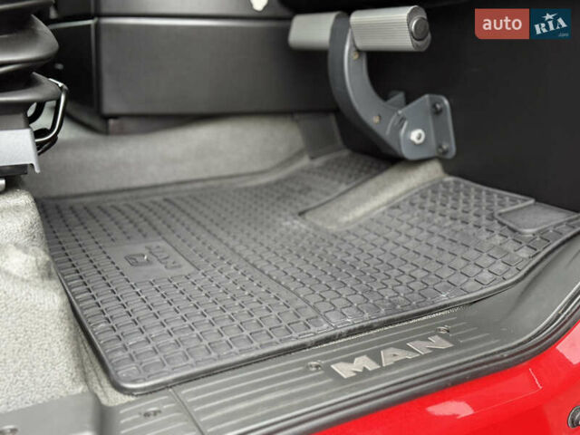 Красный МАН ТГКС, объемом двигателя 15.2 л и пробегом 793 тыс. км за 19500 $, фото 30 на Automoto.ua