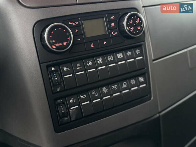 Красный МАН ТГКС, объемом двигателя 15.2 л и пробегом 793 тыс. км за 19500 $, фото 23 на Automoto.ua