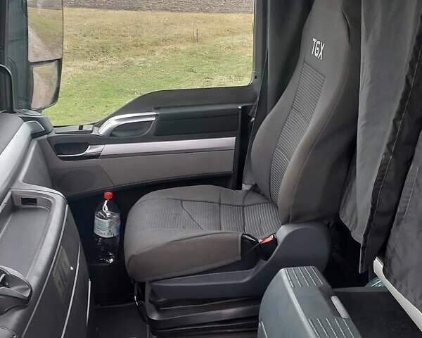 Серый МАН ТГКС, объемом двигателя 12.4 л и пробегом 916 тыс. км за 18500 $, фото 6 на Automoto.ua