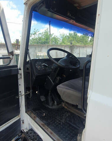 Белый МАЗ 437041, объемом двигателя 4.75 л и пробегом 247 тыс. км за 9000 $, фото 6 на Automoto.ua