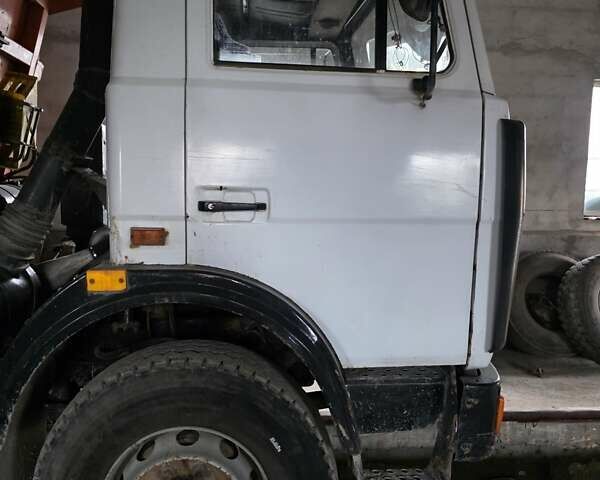 Белый МАЗ 5516, объемом двигателя 0 л и пробегом 350 тыс. км за 13500 $, фото 3 на Automoto.ua