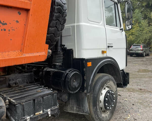 Белый МАЗ 551605, объемом двигателя 14.86 л и пробегом 199 тыс. км за 18000 $, фото 3 на Automoto.ua