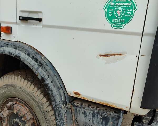 Белый МАЗ 555102, объемом двигателя 11.15 л и пробегом 145 тыс. км за 12000 $, фото 2 на Automoto.ua