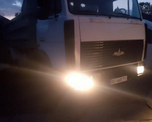 Белый МАЗ 555102, объемом двигателя 11.15 л и пробегом 350 тыс. км за 12800 $, фото 4 на Automoto.ua