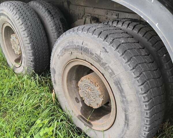 Желтый МАЗ 6303, объемом двигателя 14.9 л и пробегом 423 тыс. км за 11800 $, фото 3 на Automoto.ua