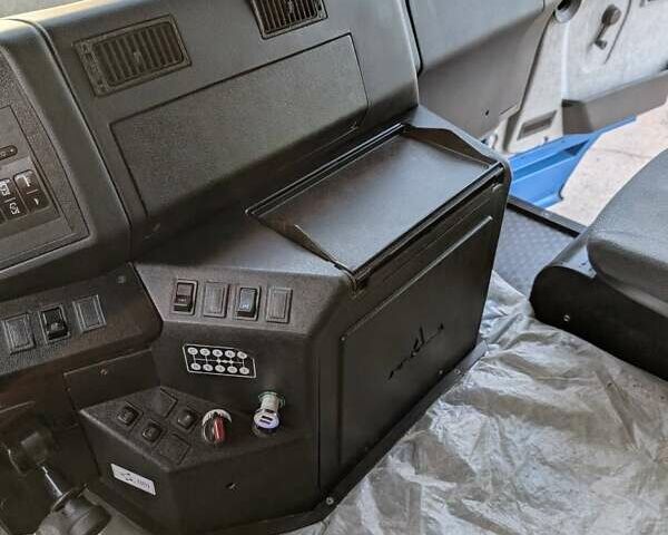 Синий МАЗ 6501C5, объемом двигателя 6.7 л и пробегом 63 тыс. км за 65000 $, фото 4 на Automoto.ua