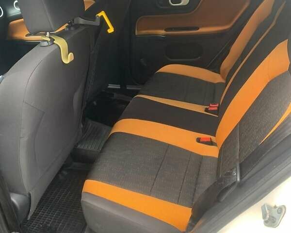 Белый МГ 3 Кросс, объемом двигателя 1.5 л и пробегом 113 тыс. км за 6500 $, фото 18 на Automoto.ua