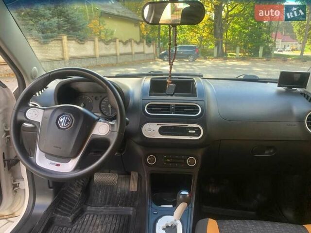 Белый МГ 3 Кросс, объемом двигателя 1.5 л и пробегом 113 тыс. км за 6500 $, фото 7 на Automoto.ua