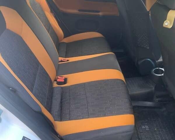 Белый МГ 3 Кросс, объемом двигателя 1.5 л и пробегом 113 тыс. км за 6500 $, фото 2 на Automoto.ua