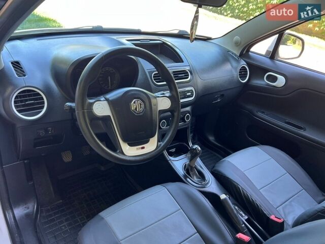 Білий МГ 3 Крос, об'ємом двигуна 1.5 л та пробігом 77 тис. км за 4444 $, фото 16 на Automoto.ua