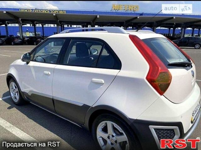 Белый МГ 3 Кросс, объемом двигателя 1.5 л и пробегом 95 тыс. км за 6700 $, фото 4 на Automoto.ua