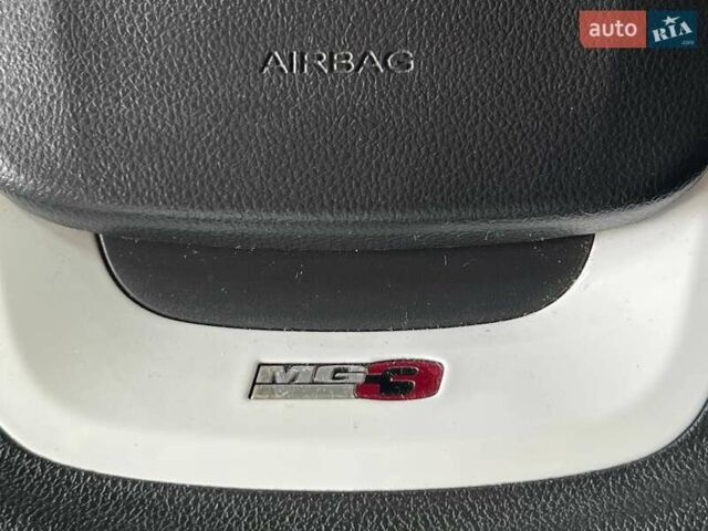 Білий МГ 3 Крос, об'ємом двигуна 1.5 л та пробігом 52 тис. км за 7200 $, фото 19 на Automoto.ua