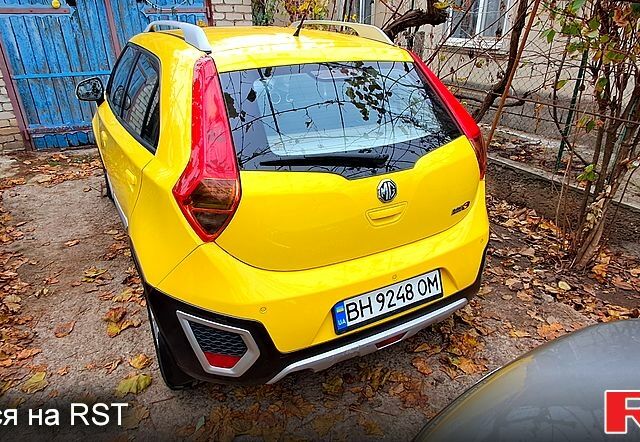 Желтый МГ 3 Кросс, объемом двигателя 1.5 л и пробегом 48 тыс. км за 6200 $, фото 4 на Automoto.ua