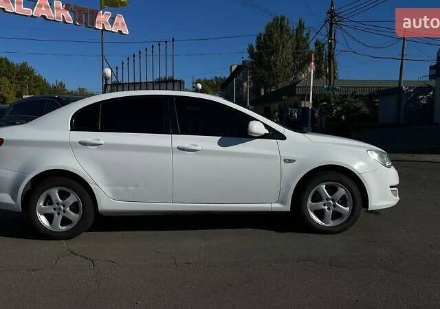 Белый МГ 350, объемом двигателя 1.5 л и пробегом 212 тыс. км за 5999 $, фото 6 на Automoto.ua