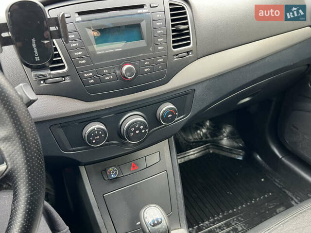 Черный МГ 350, объемом двигателя 1.5 л и пробегом 197 тыс. км за 3500 $, фото 9 на Automoto.ua