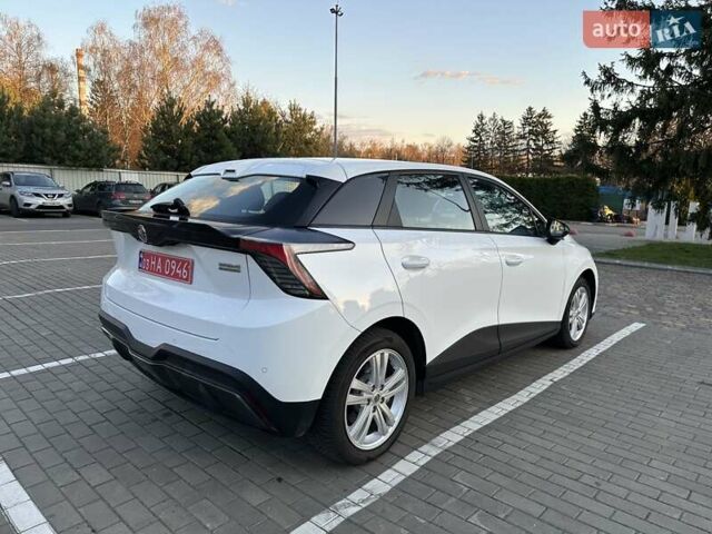 Белый МГ 4, объемом двигателя 0 л и пробегом 15 тыс. км за 16800 $, фото 5 на Automoto.ua