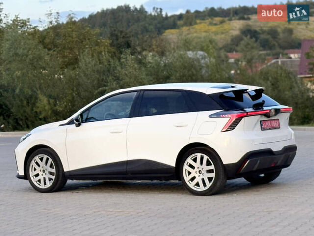 Белый МГ 4, объемом двигателя 0 л и пробегом 30 тыс. км за 18100 $, фото 2 на Automoto.ua