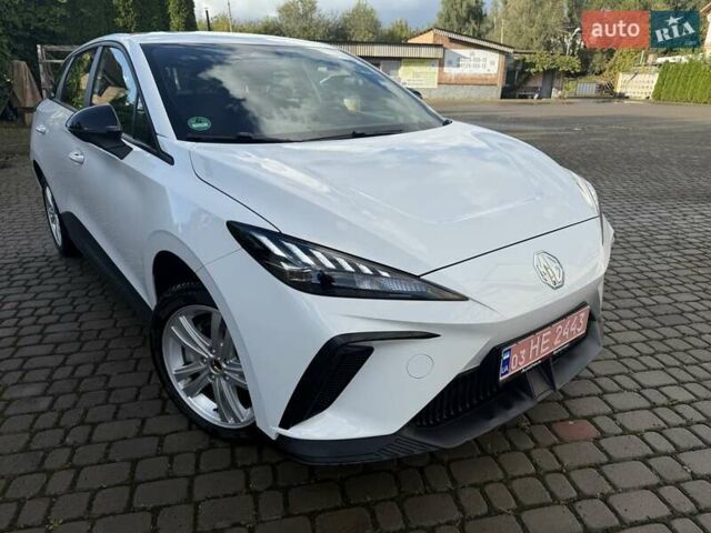 Белый МГ 4, объемом двигателя 0 л и пробегом 10 тыс. км за 17500 $, фото 1 на Automoto.ua