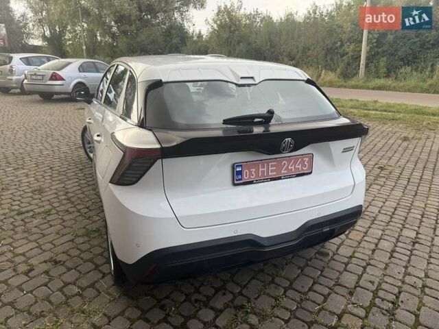 Белый МГ 4, объемом двигателя 0 л и пробегом 10 тыс. км за 17500 $, фото 11 на Automoto.ua