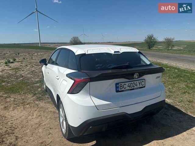 Белый МГ 4, объемом двигателя 0 л и пробегом 10 тыс. км за 17200 $, фото 3 на Automoto.ua