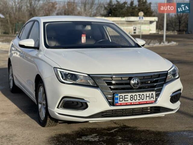 Білий МГ 5, об'ємом двигуна 1.5 л та пробігом 39 тис. км за 10800 $, фото 2 на Automoto.ua