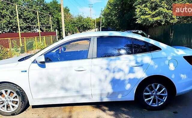 Белый МГ 5, объемом двигателя 1.5 л и пробегом 35 тыс. км за 14500 $, фото 2 на Automoto.ua