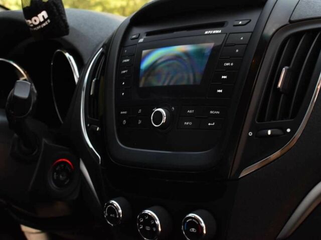 Красный МГ 5, объемом двигателя 1.5 л и пробегом 85 тыс. км за 5999 $, фото 12 на Automoto.ua