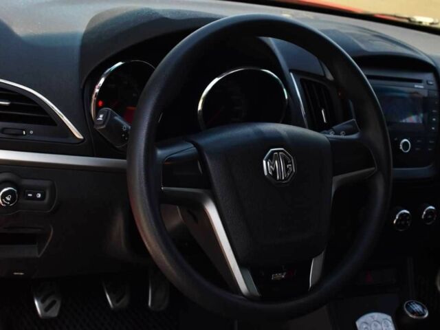 Красный МГ 5, объемом двигателя 1.5 л и пробегом 85 тыс. км за 5999 $, фото 6 на Automoto.ua