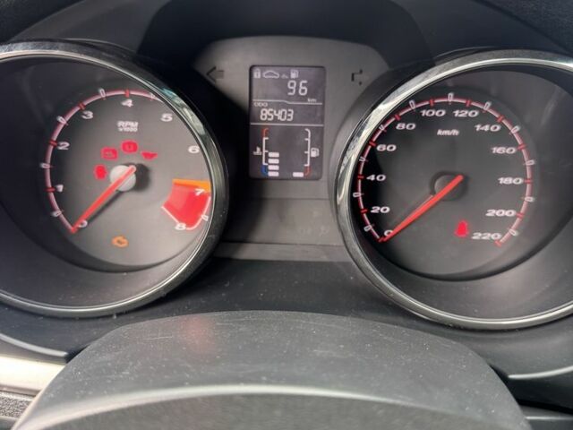 Красный МГ 5, объемом двигателя 1.5 л и пробегом 85 тыс. км за 5350 $, фото 12 на Automoto.ua